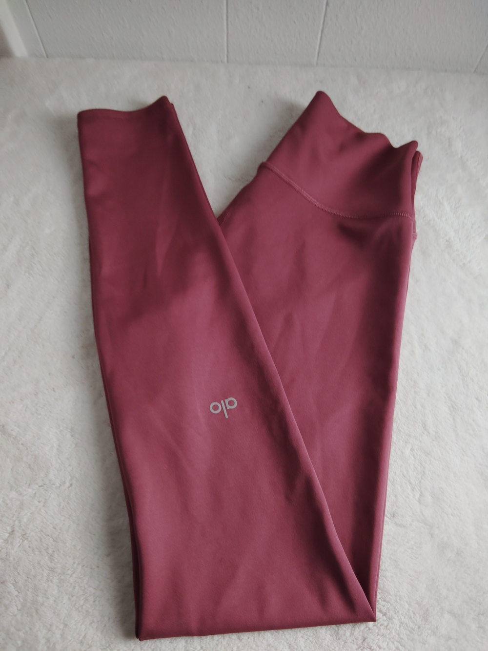 Alo Yoga 7/8 high-waisted  with Airlift technology in burgundy 29" Sz M